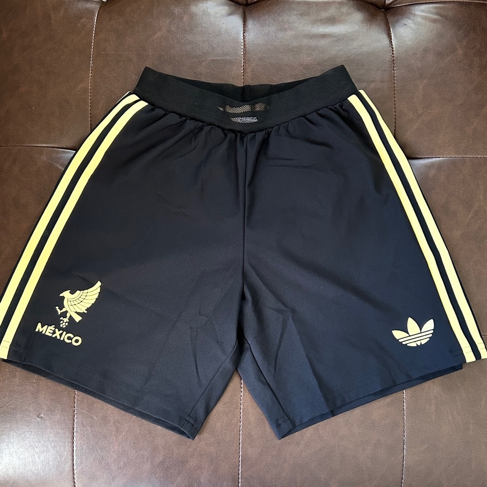 adidas FMF México gold Shorts